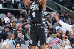 开云体育app-热火力克马刺，继续保持东部前四