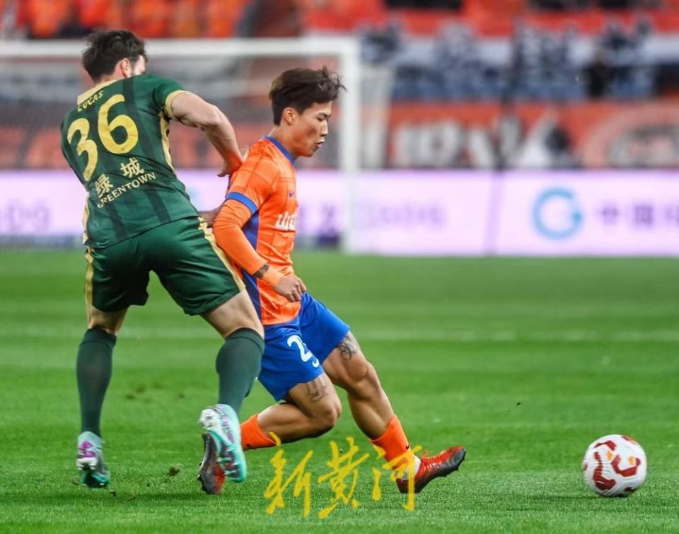 包含泰山主场告捷，球队士气高涨的词条