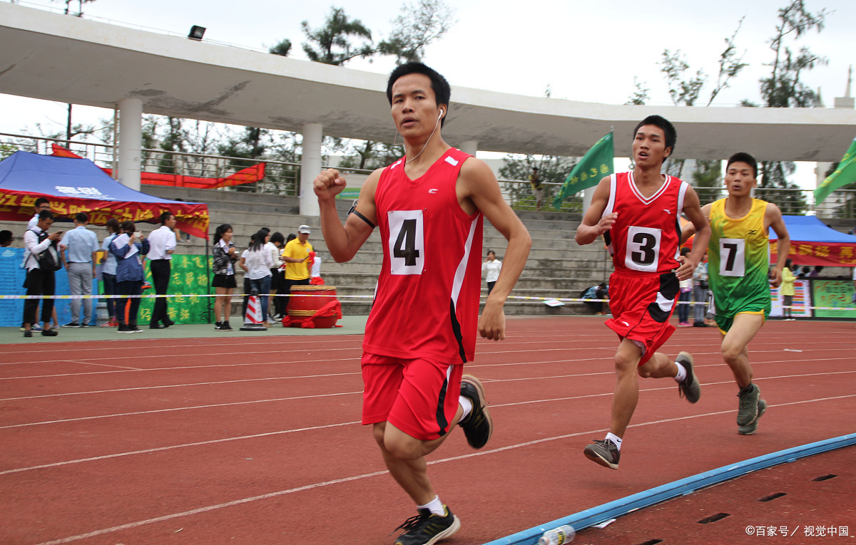 关于体育盛事激情澎湃，观众尽情欢呼喝彩的信息