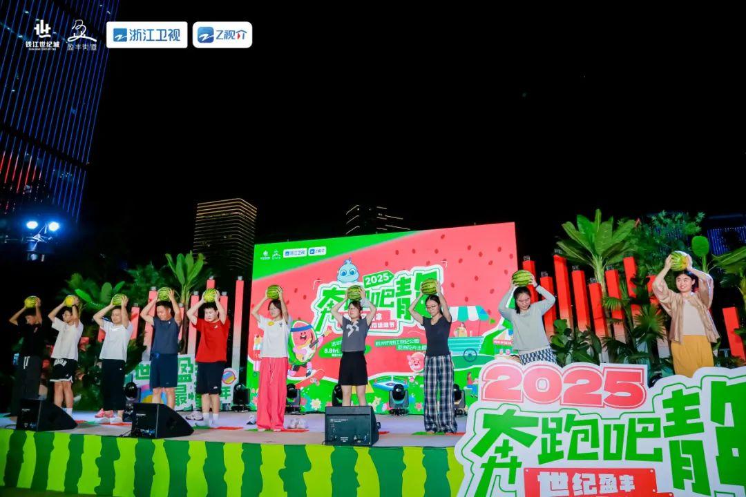 关于体育盛事激情澎湃，观众尽情欢呼喝彩的信息