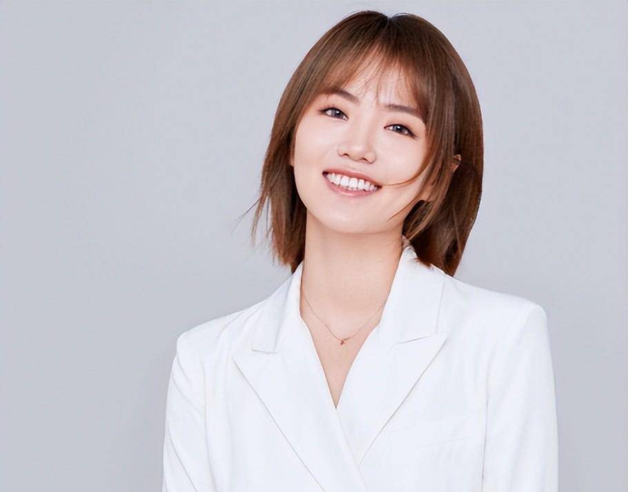 包含正直足球解说员被曝代言涉黑公司，引发关注的词条