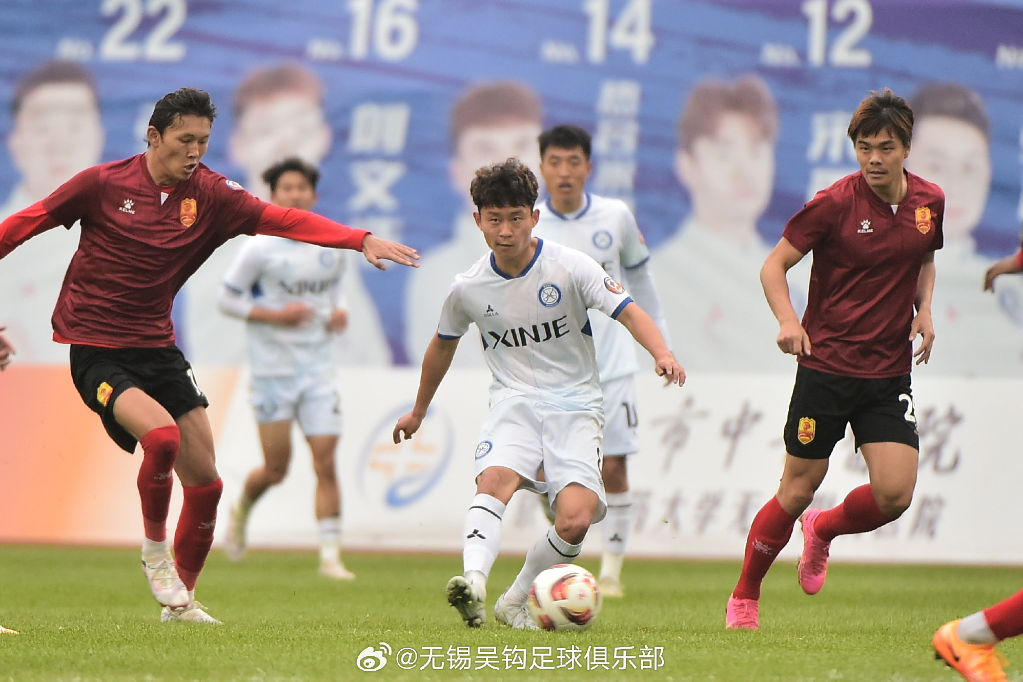 球队集体发挥，取得胜利晋级下一轮的简单介绍