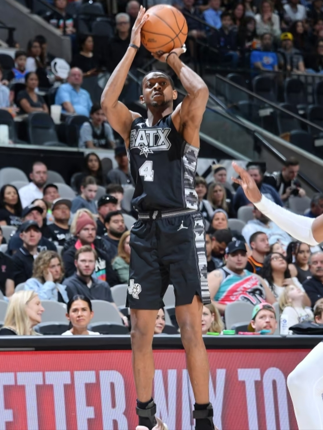 热火力克马刺，继续保持东部前四