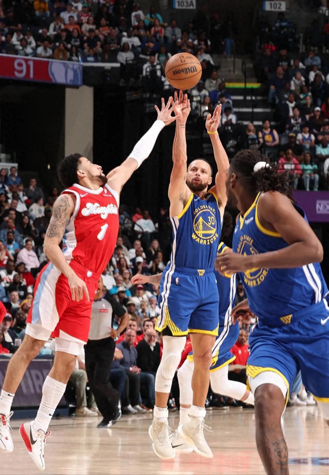 雄鹿遭灰熊逆转，遭遇首败