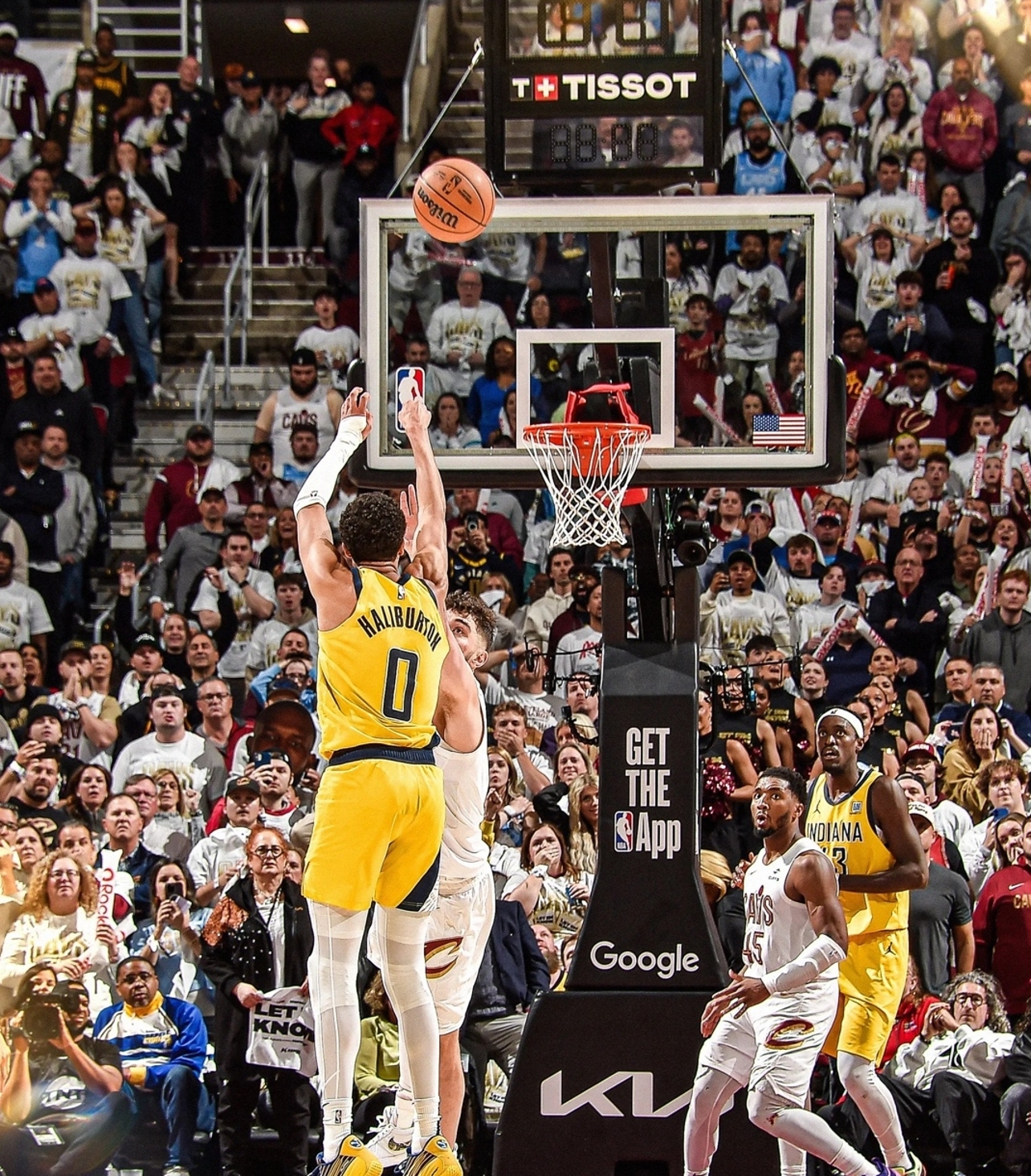 爵士主场逆转掘金，米切尔压哨三分绝杀