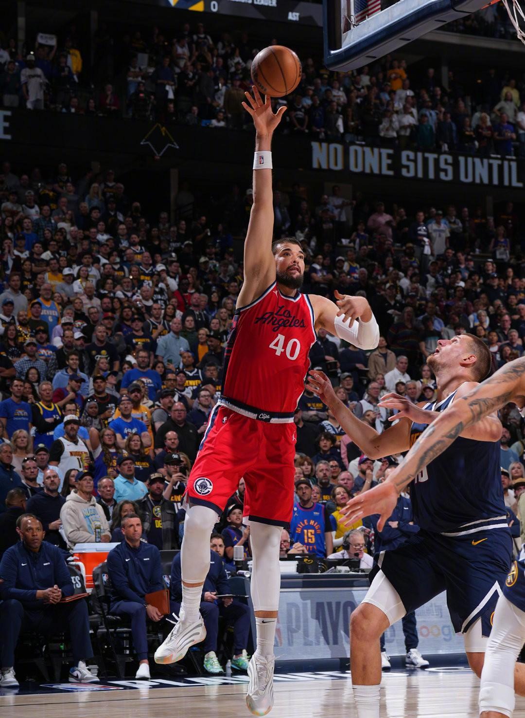 爵士主场逆转掘金，米切尔压哨三分绝杀