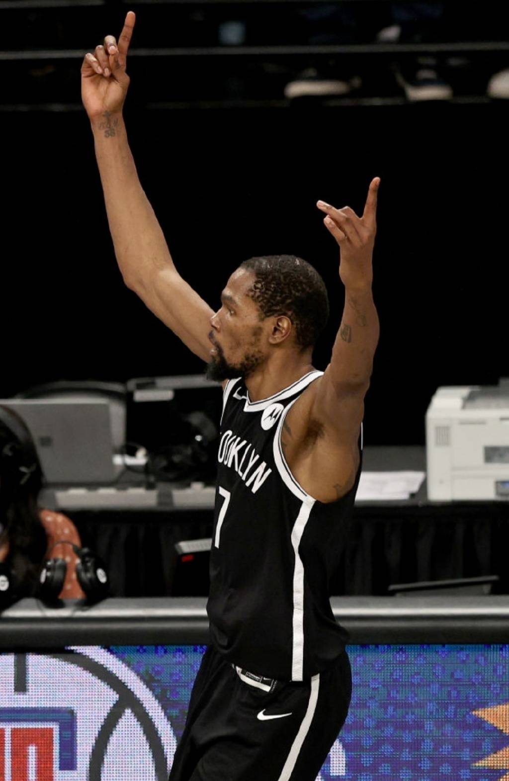 雄鹿胜篮网，保持东部榜首